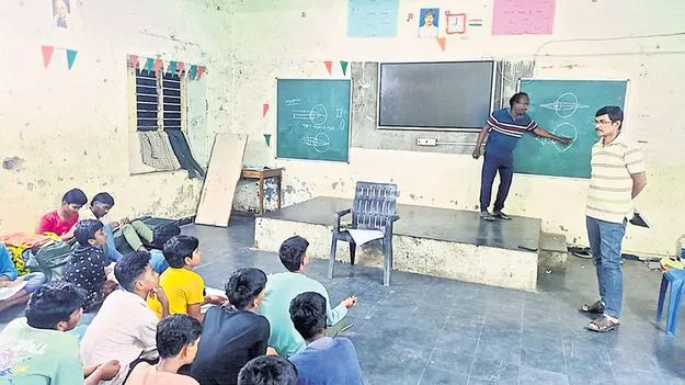 శత శాతం ఉత్తీర్ణత లక్ష్యం దిశగా..