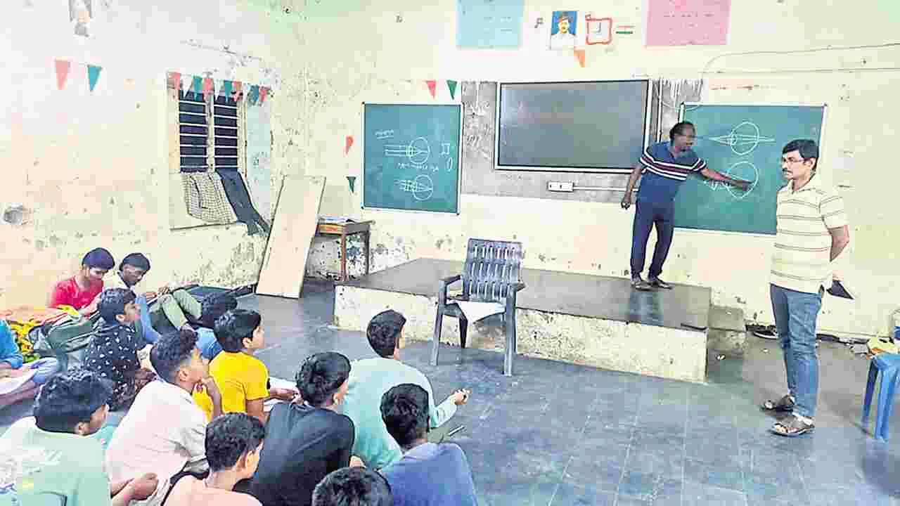 శత శాతం ఉత్తీర్ణత లక్ష్యం దిశగా..