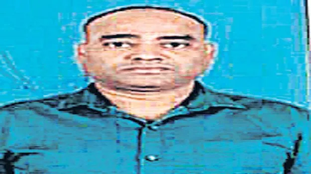 రోడ్డు ప్రమాదంలో ఆర్మీ ఉద్యోగి మృతి