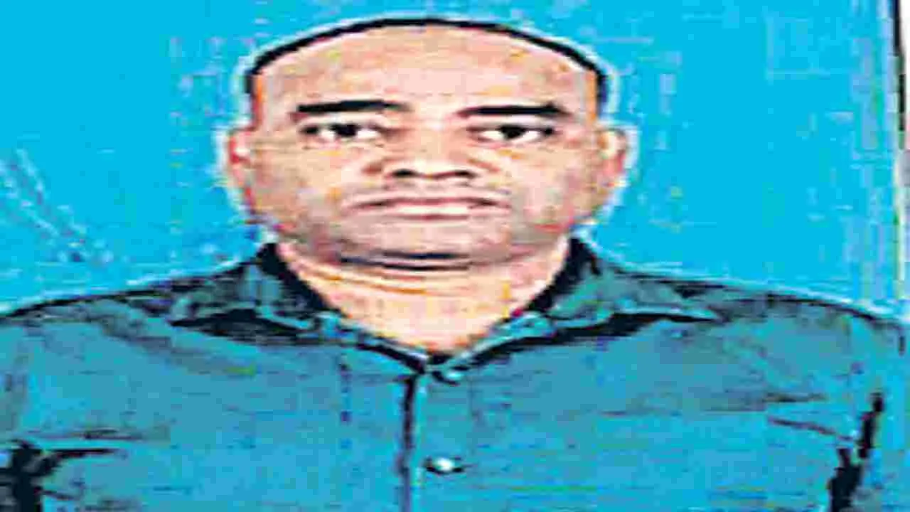 రోడ్డు ప్రమాదంలో ఆర్మీ ఉద్యోగి మృతి