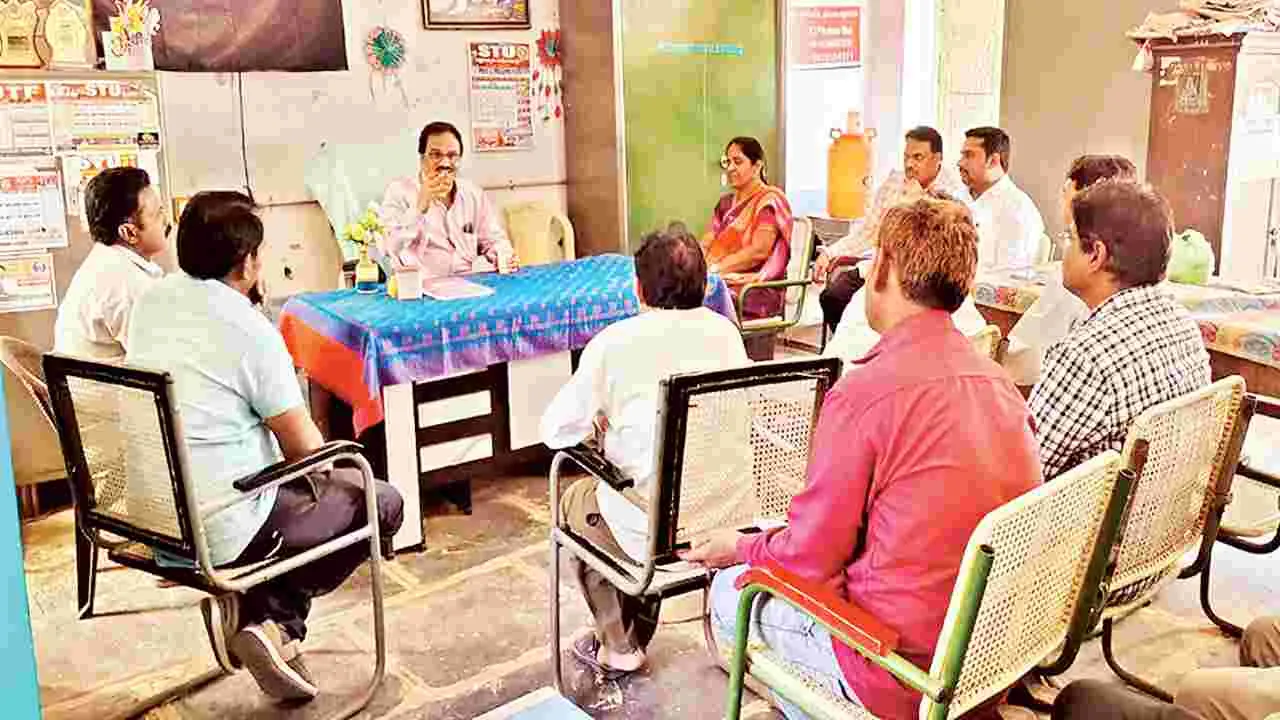 తీరు మారకపోతే వేటు తప్పదు