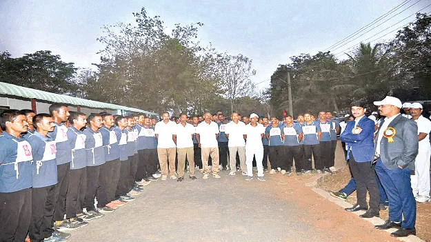    సాంకేతికతపై పట్టు సాధించండి: ఐజీ