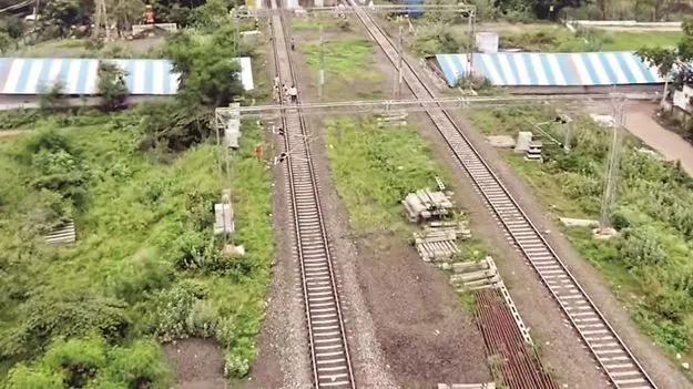 మూడో కన్ను చూస్తోంది..