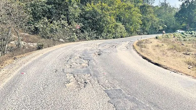 బొర్రా వెళ్లాలంటే బెంబేలు