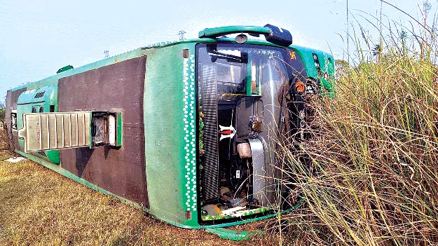  ఒడిశా ఆర్టీసీ బస్సు బోల్తా