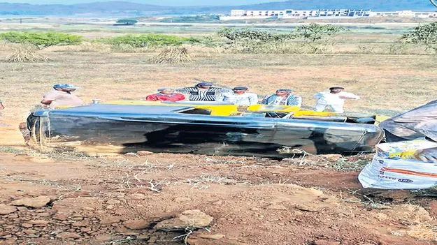 అదుపుతప్పి ఆటో బోల్తా