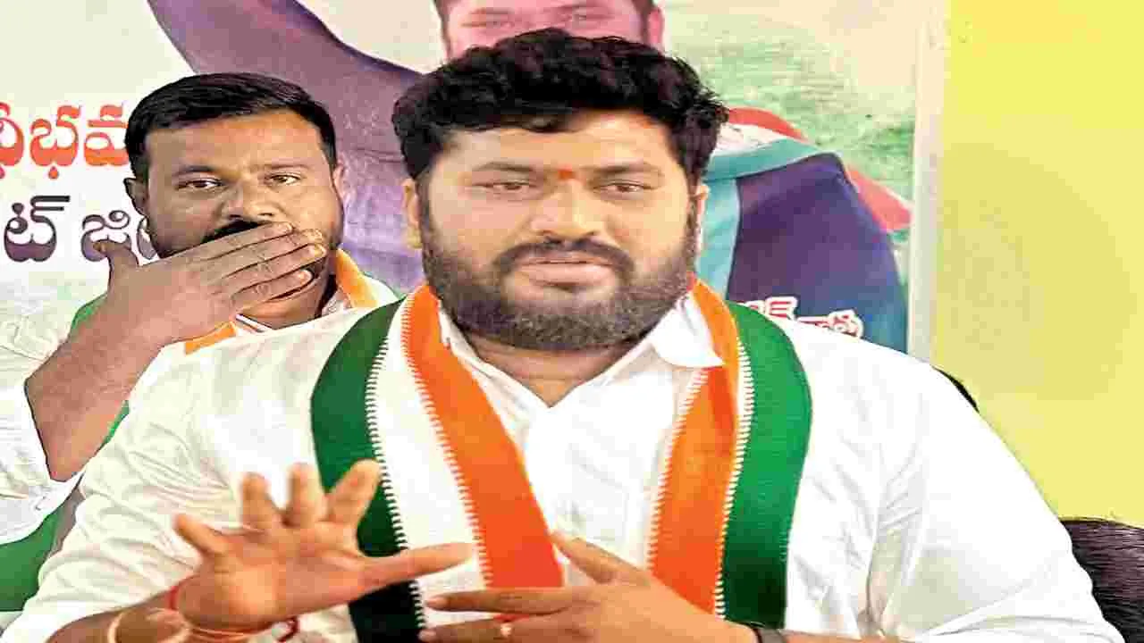 ‘ఉపాధి’ని నిర్వీర్యం చేసేందుకు కుట్రలు 