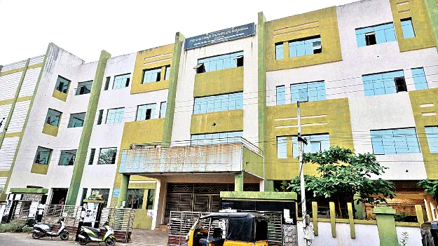 ఎElections? Extension? న్నికలా? పొడిగింపా?