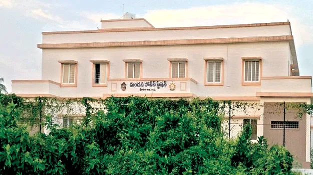 నిర్మించారు.. వదిలేశారు