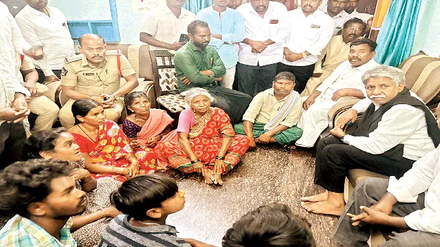 రమేశ్‌ కుటుంబానికి అండగా ఉంటాం 