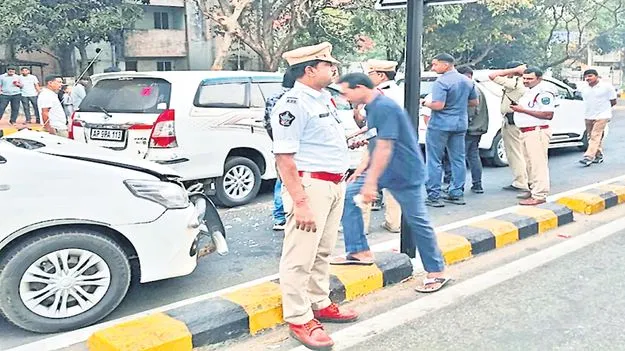 డిప్యూటీ సీఎం కాన్వాయ్‌లో ప్రమాదం