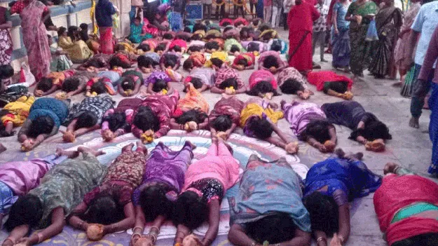  భక్తులతో కిటకిటలాడిన అనంతపురం