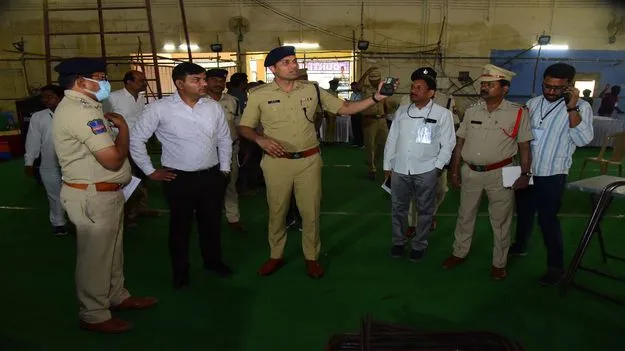 కౌంటింగ్‌ కేంద్రాల వద్ద మూడంచెల భద్రత...