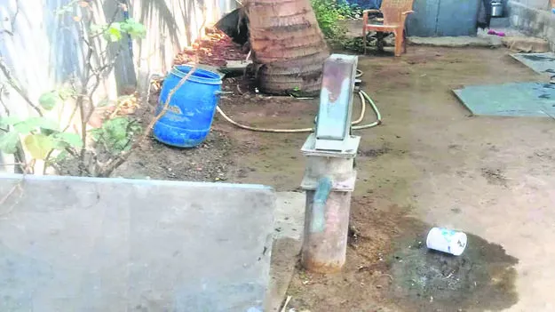 BORE WELL: అలంకారప్రాయంగా చేతి పంపులు