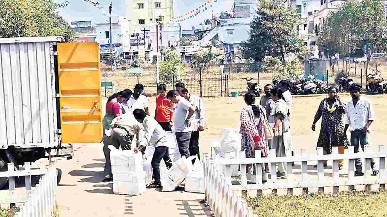 ఇంటర్‌ ప్రశ్నాపత్రాలు రాక