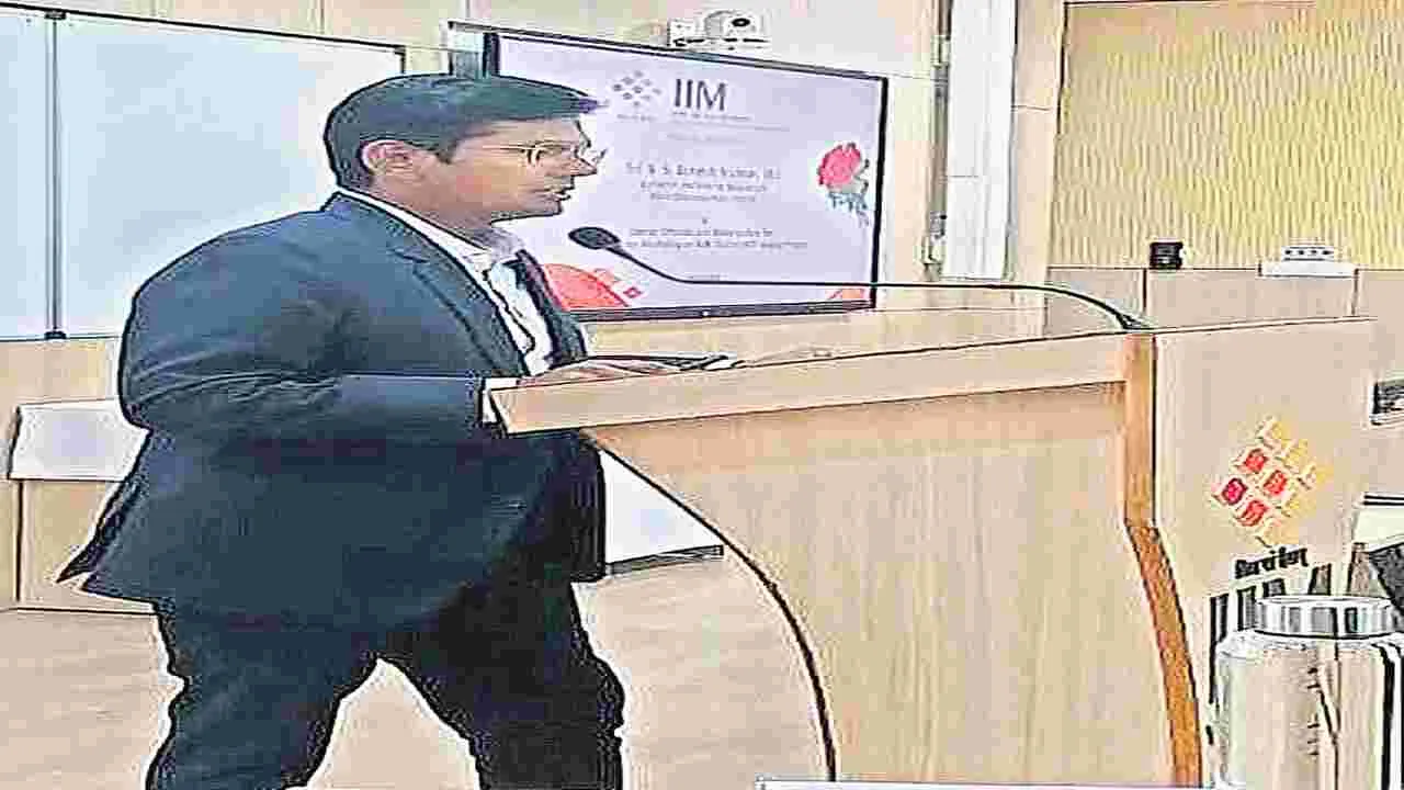 ఆదర్శ జిల్లాగా తీర్చిదిద్దుతాం