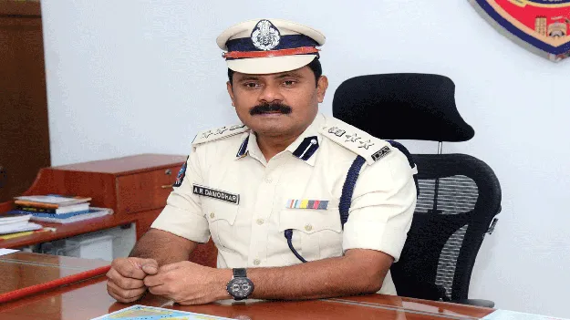 సైబర్‌ మోసాలపై అప్రమత్తం: ఎస్పీ