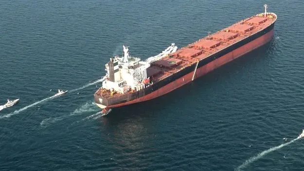 భారతీయ నావికులను కాపాడండి 