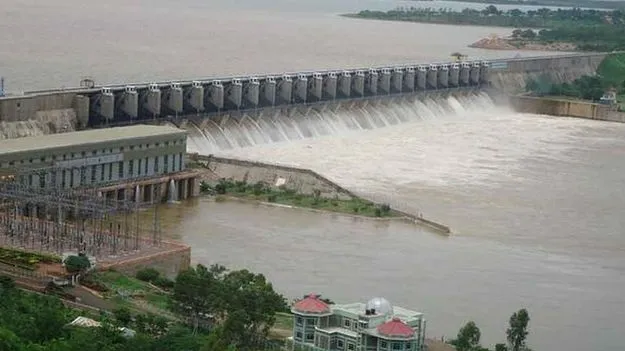 తండ్రి ద్రోహాన్ని కప్పేసి.. తన నిర్లక్ష్యానికి ముసుగేసి..!