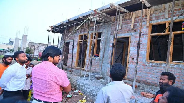 ఇందిరమ్మ ఇళ్లను త్వరగా పూర్తిచేయాలి