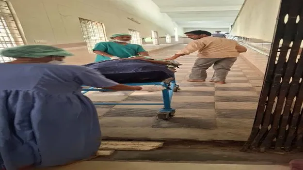 Peddapalli: ఖని జనరల్‌ ఆసుపత్రిలో పనిచేయని లిఫ్టు