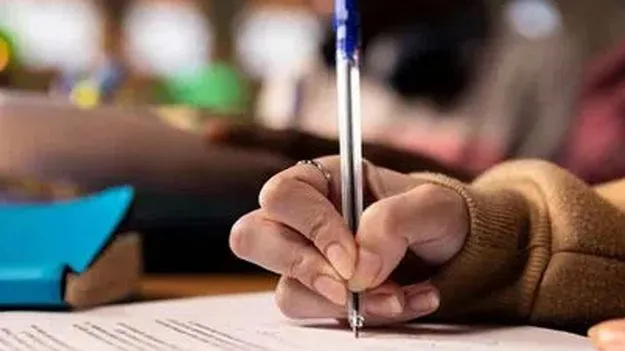 ఇంటర్‌, పదో తరగతి పరీక్షలకు ..అదనంగా 5 నిమిషాల అనుమతి