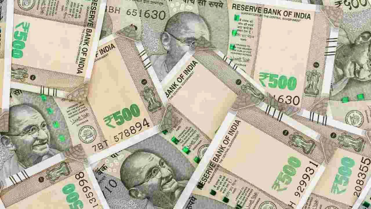 రిటైర్డ్‌ ఐఏఎస్‌పై సీసీఎస్‌లో కేసు