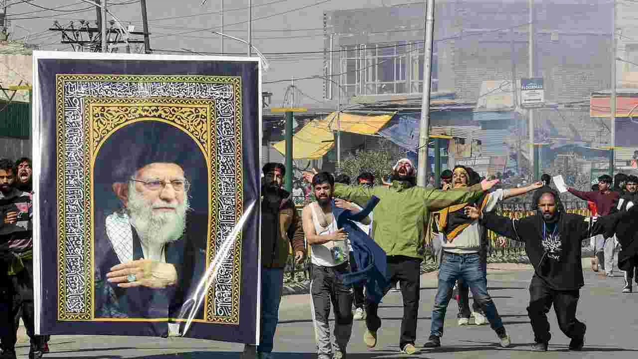 రెండో రోజూ కశ్మీర్‌లో నిరసన ప్రదర్శనలు