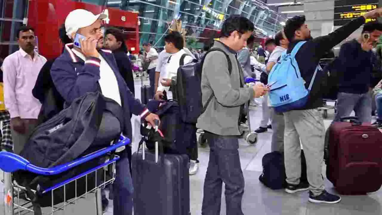 ఢిల్లీ ఎయిర్‌పోర్ట్‌లో 100 అంతర్జాతీయ విమానాల రద్దు
