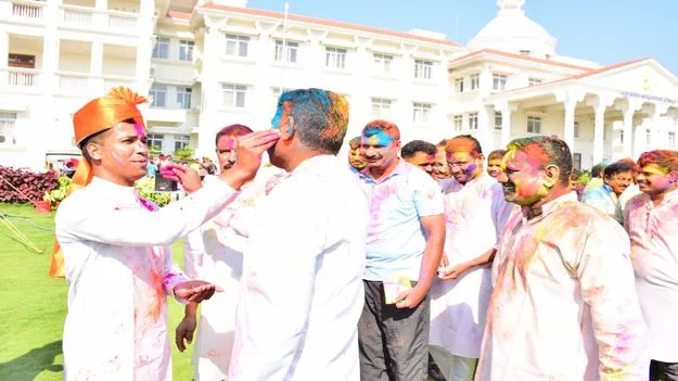 రంగుల సంబురం