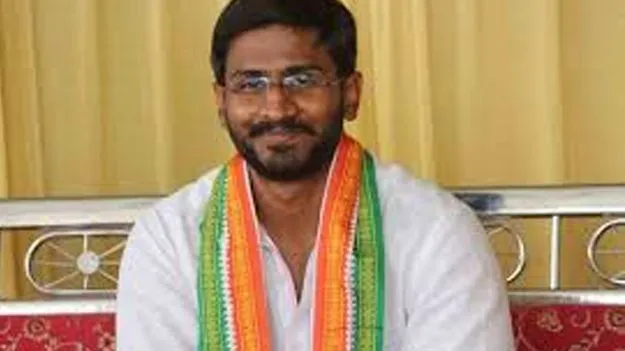 తెలంగాణకు నువ్వెవడివి కేటీఆర్‌: బల్మూరి, అద్దంకి