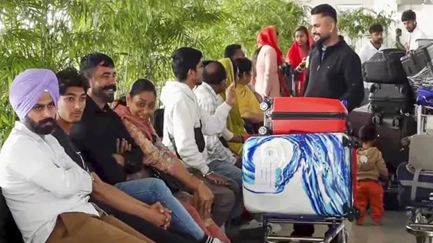 6 ప్రత్యేక విమానాల్లో శంషాబాద్‌కు 600 మంది 