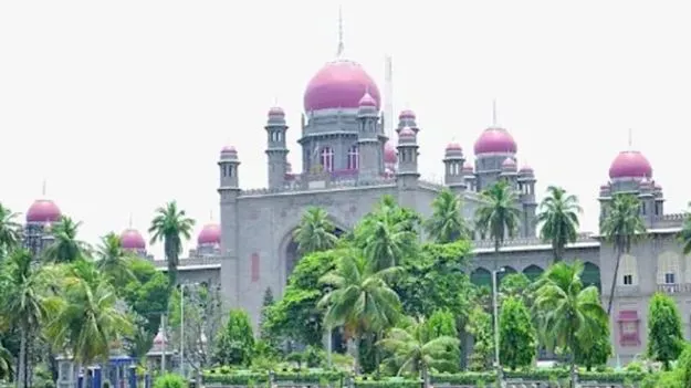 కోర్టు డిక్రీ ఉందని తెలిసీ ఫెన్సింగ్‌ ఏర్పాటా? 