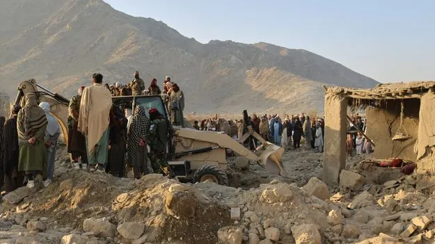 అఫ్గానిస్థాన్‌లో పాక్‌ వైమానిక దాడులు