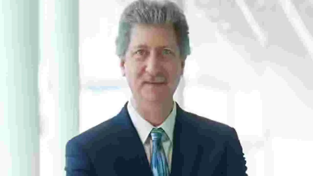 పెన్సిల్వేనియా యూనివర్సిటీ ప్రొఫెసర్‌ బ్రూస్‌ లెవిన్‌కు జీనోమ్‌వ్యాలీ ఎక్స్‌లెన్స్‌ అవార్డు