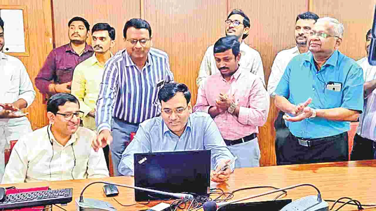 ఏపీఎంసీ ఎన్నికల్లో టాపర్‌ కోల అలేఖ్య