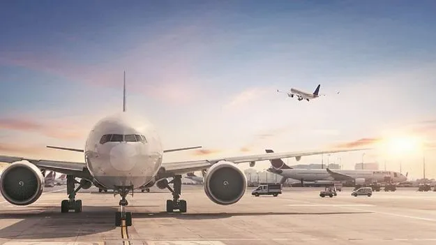 140కి పైగా విమానాల రద్దు