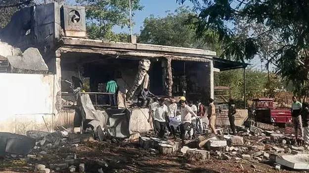 మహారాష్ట్రలో 17 మంది సజీవ దహనం