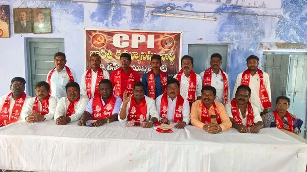 ప్రజా తీర్పును కాలరాస్తున్న మంత్రి వివేక్‌