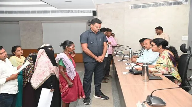 ‘ప్రజావాణి’ దరఖాస్తులను త్వరగా పరిష్కరించాలి