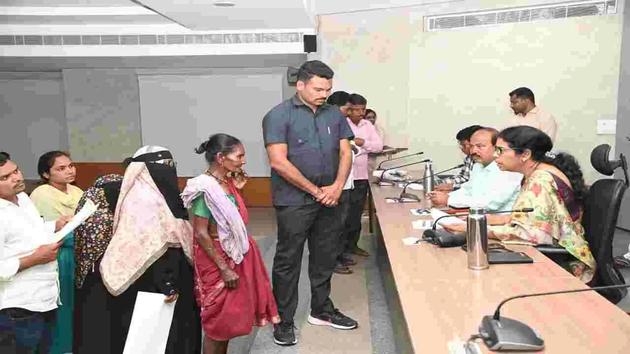 ‘ప్రజావాణి’ దరఖాస్తులను త్వరగా పరిష్కరించాలి