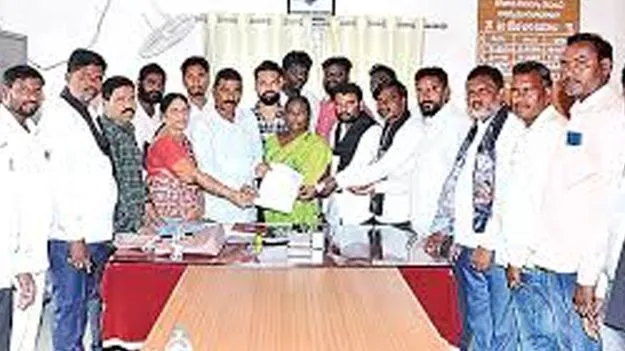 కర్ల రాజేశ్‌ తల్లికి ప్రభుత్వ ఉద్యోగం