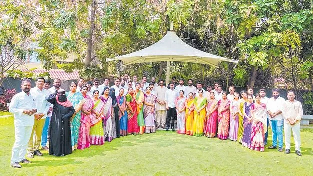 ఆ గట్టునుంటారా  ఈ గట్టుకొస్తారా..!!