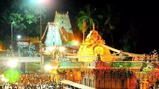 హంస వాహనంపై ఆదిదంపతుల విహారం