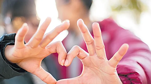 లవ్‌  మ్యారేజా..?తల్లిదండ్రులకు చెప్పాల్సిందే!