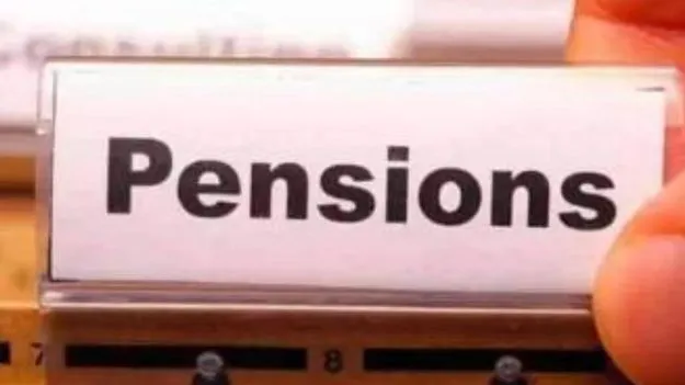 పాత పింఛన్‌ అమలుచేయండి