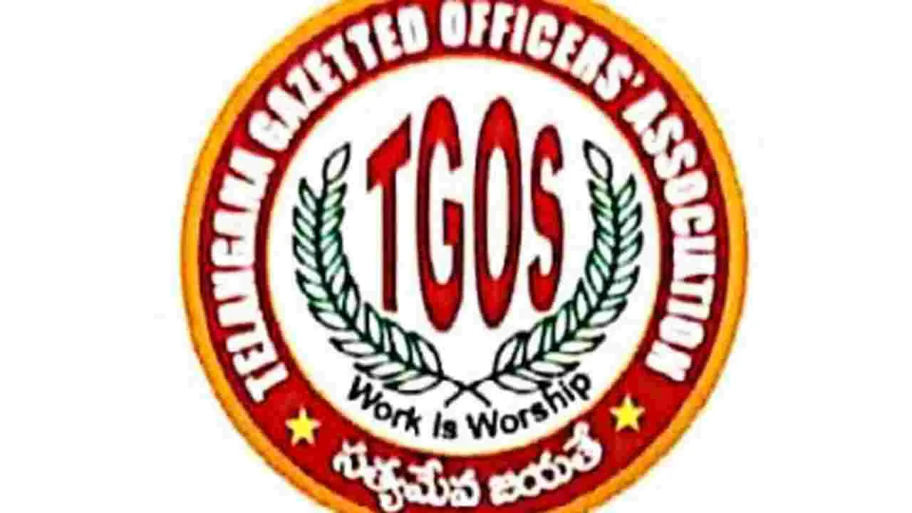 ఉద్యోగుల వేతన సవరణ అమలు చేయండి