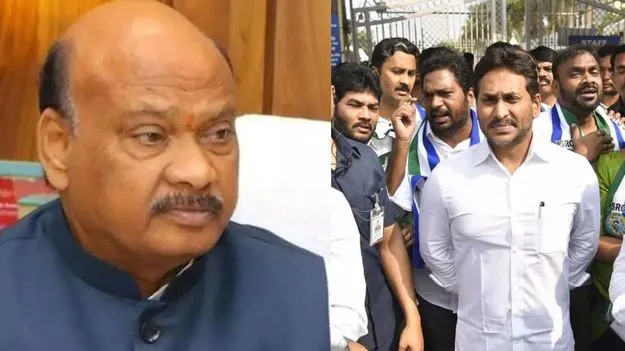 11న 11 మంది 11 నిమిషాలు ఉండి పోయారుగా!