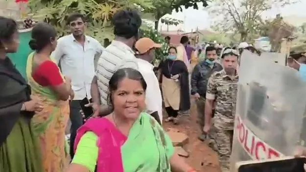 ఖమ్మంలో ఇళ్ల కూల్చివేతపై హెచ్చార్సీలో ఫిర్యాదు 