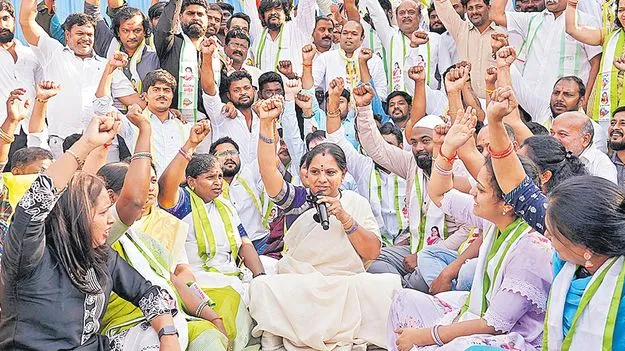 మూసీలో అక్రమ నిర్మాణాలను కూల్చాల్సిందే: కవిత